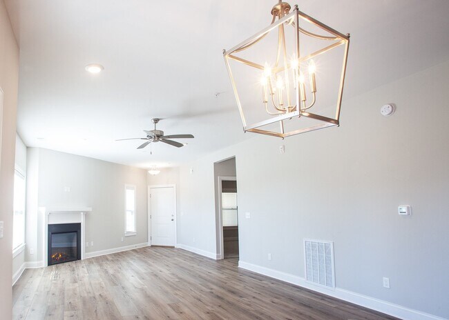 Building Photo - 2BR/2BA - Beautiful condo on River Road - ...