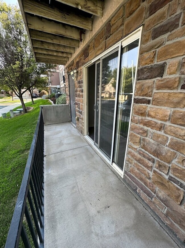 Building Photo - 3842 S Clare Dr