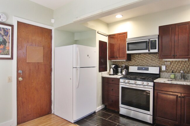 Building Photo - 522 Woodland Terrace