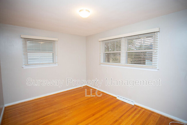 Building Photo - 841 Grove St