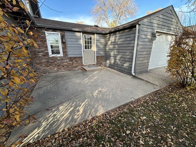 Building Photo - 2220 S 1st Ave