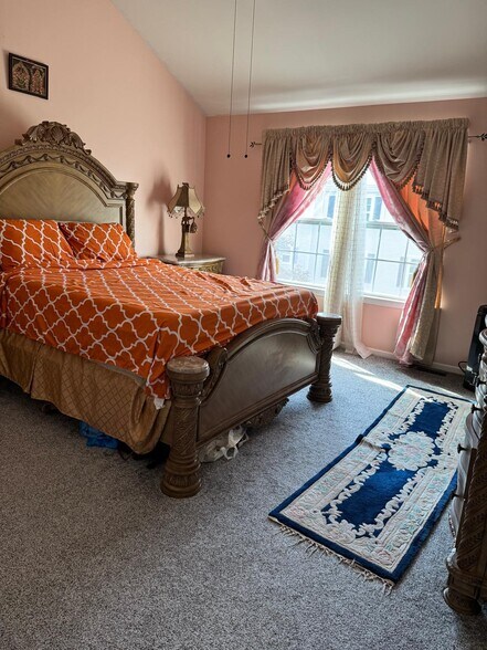 Master Bed - 6 Liam St