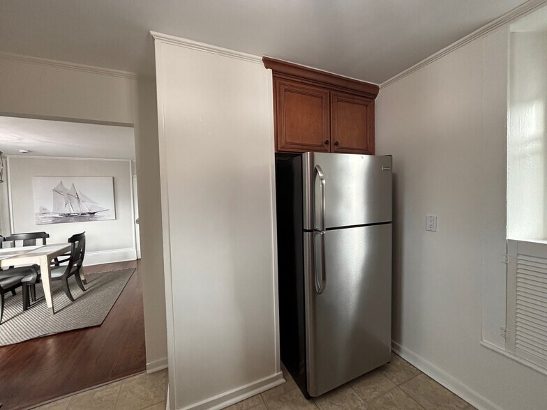 Building Photo - 77 Coggeshall Ave