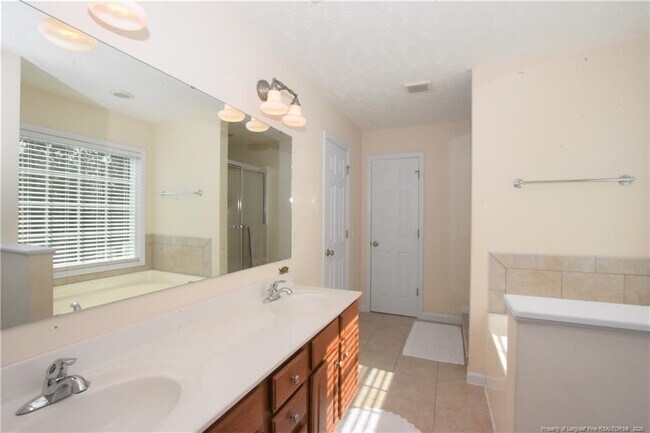 Building Photo - 38 Havistock Ct