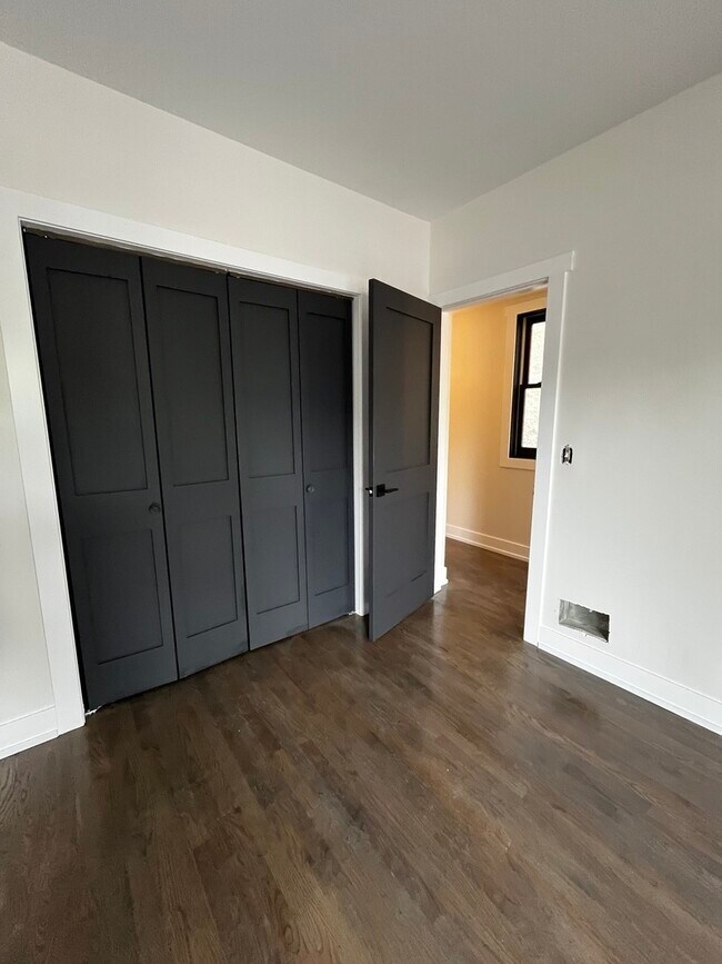 Building Photo - 3316 N Damen Ave