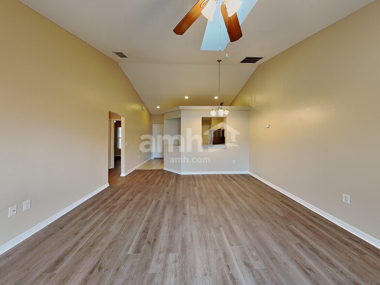 Building Photo - 214 Strada Dr