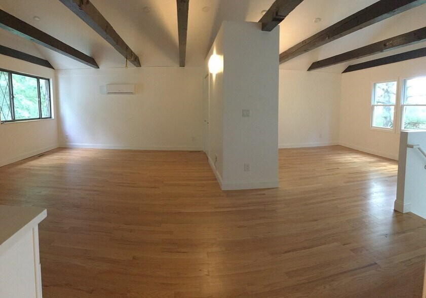 Building Photo - 22 Broadlawn Park