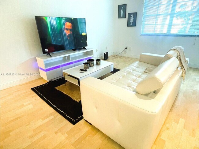 Building Photo - 3255 NE 184th St