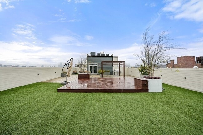 Building Photo - 309 E St