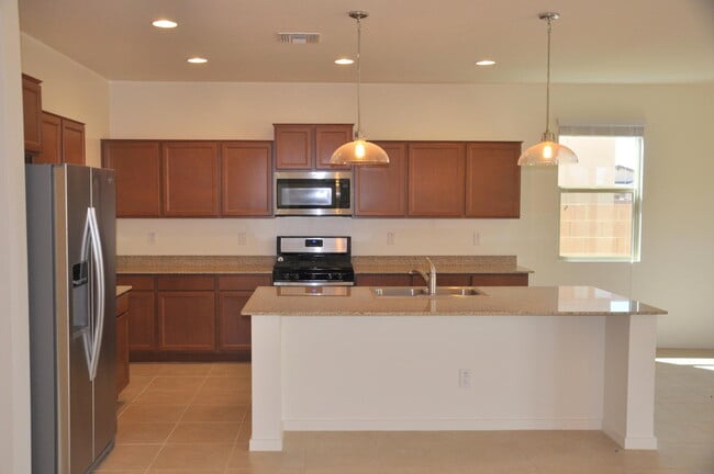 Building Photo - Practically Brand New Energy Efficient Queen Creek Home