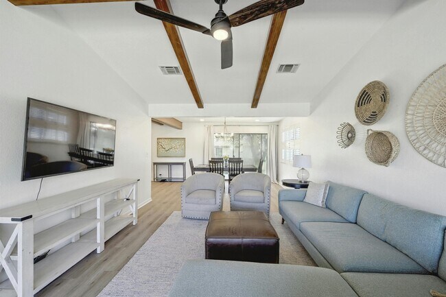 Building Photo - 608 Sombrero