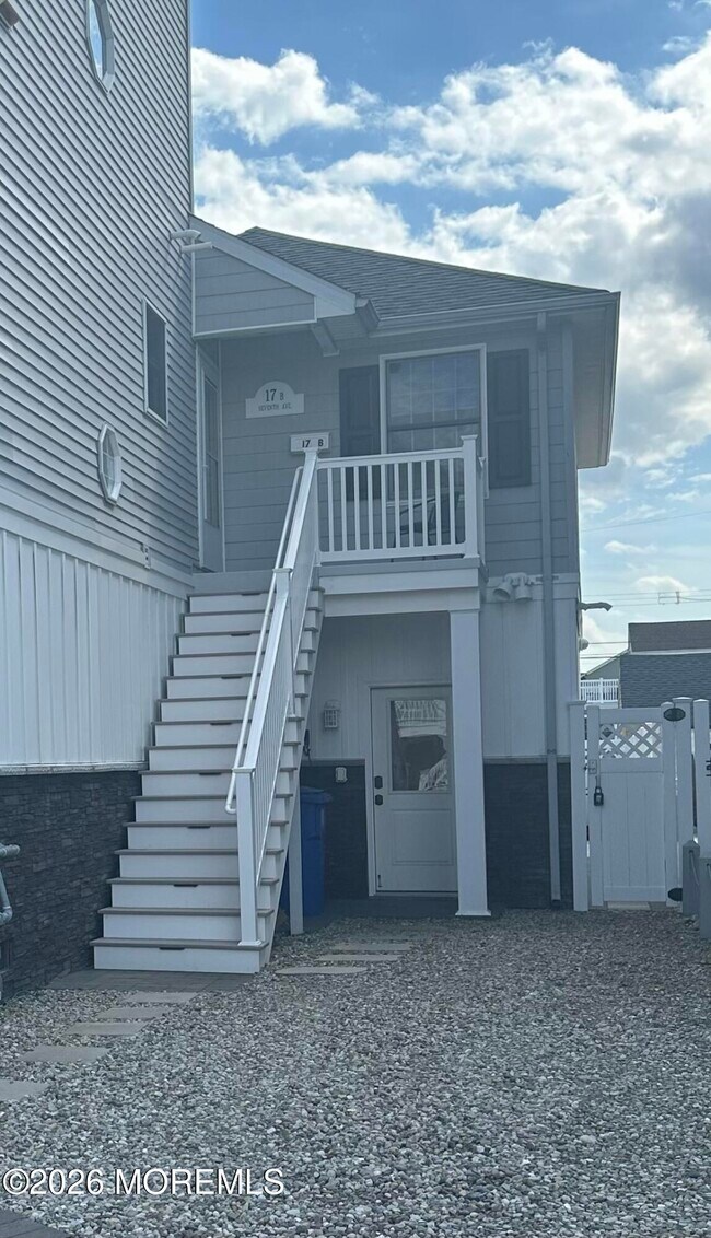 Building Photo - 17 7th Ave