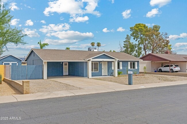 Building Photo - 4740 W Columbine Dr