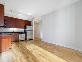 Building Photo - 700 S Clark St
