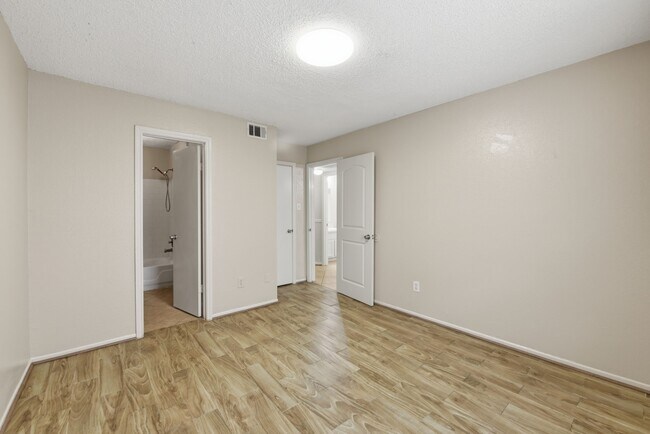 Building Photo - 1310 Brenda Ln