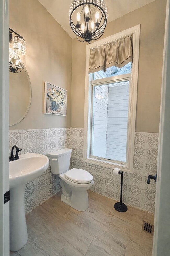 Building Photo - MUST SEE!  Gorgeous - Fully Furnished - New Construction Home in Delano.  No Detail Left To Be De...