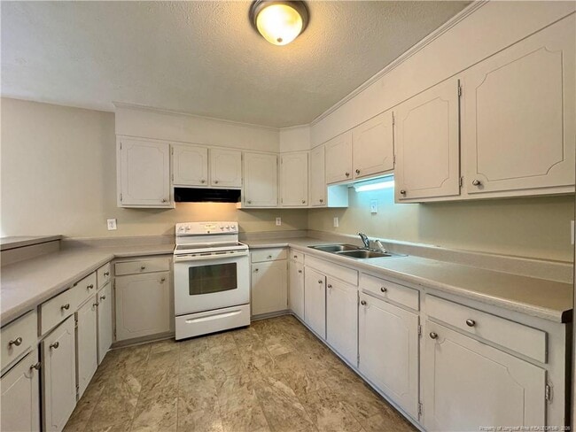 Building Photo - 622 Glensford Dr