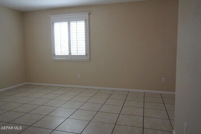Building Photo - 9145 Begonia Pl