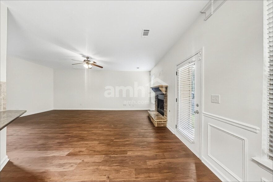 Building Photo - 272 Oak Branch Dr