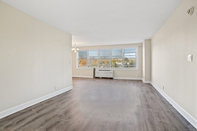 Building Photo - 2625 Park Ave