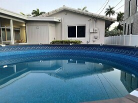 Building Photo - 1020 Hollywood Blvd