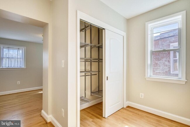 Building Photo - 119 N Peyton St