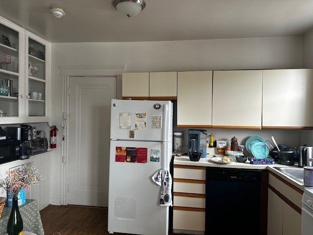 Building Photo - 385 Ives St