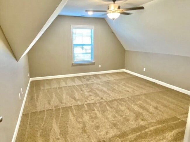 Building Photo - Now Leasing A 4 Bedroom 3 Bath Home In Oak...