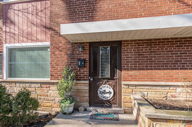 Front Door - 130 E Northwest Hwy