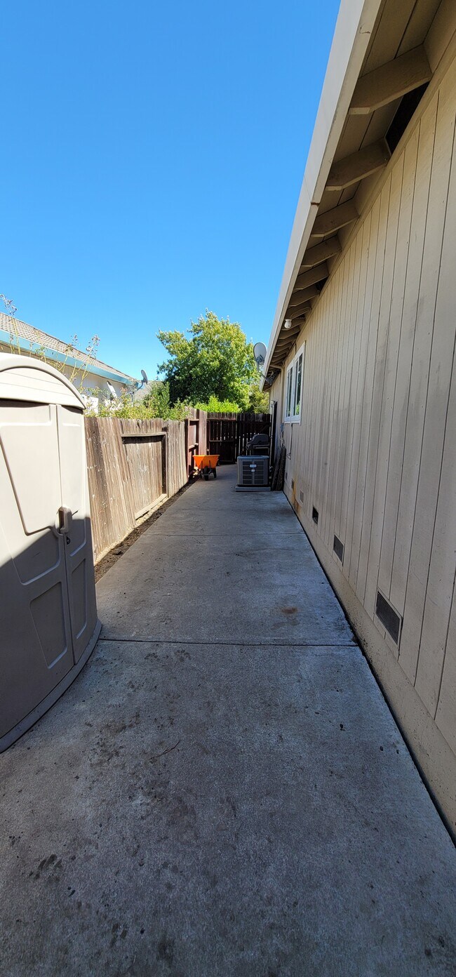 Building Photo - 2373 Dawn Way