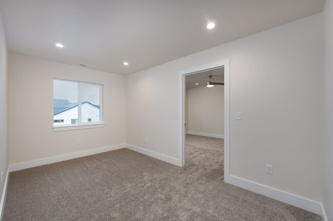 Building Photo - 4 Bed, 3 Bath - New build in Westpost, Belgrade