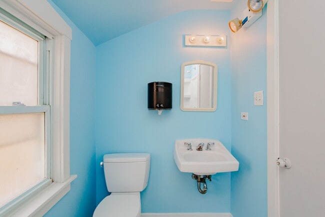 Building Photo - 1305 Oswego Rd