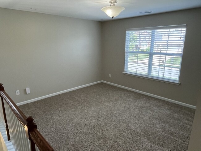 Building Photo - Great 4 Bed Home in Desired Winding Walk C...