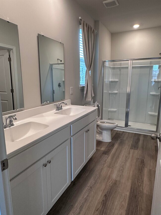 Building Photo - 5175 Yellowstone Dr