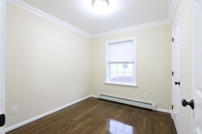 Building Photo - 6 Guild St