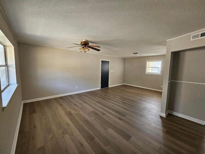 Building Photo - 233 Brighton Rd