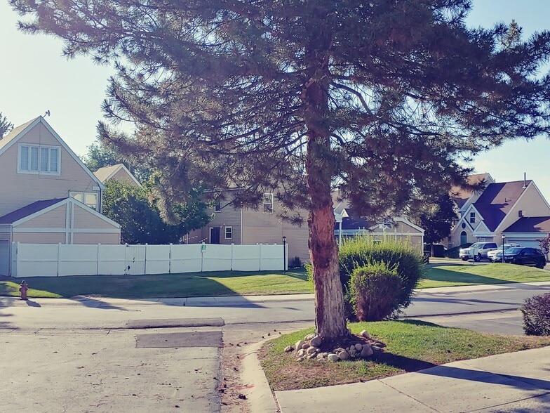 Community open space - 793 E Gables St