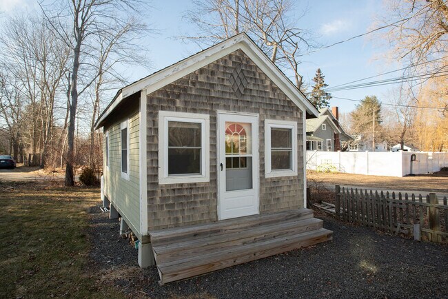 Building Photo - 7 Youngs Ln