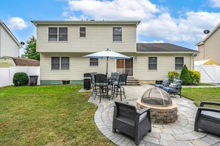 Building Photo - 4 Red Maple Ct