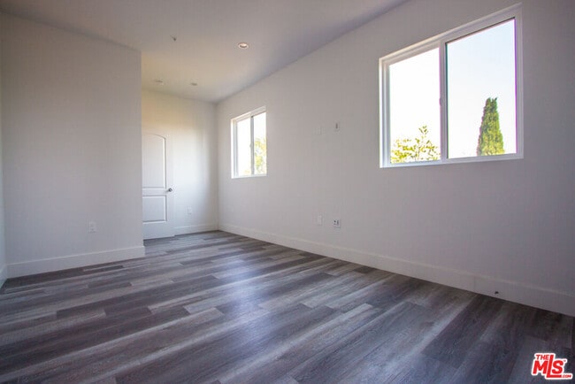 Building Photo - 2208 Hauser Blvd
