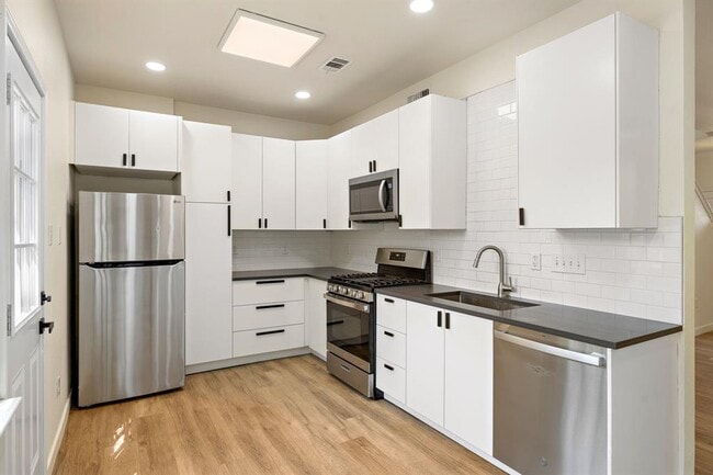 Building Photo - 2118 Zephyr Ln