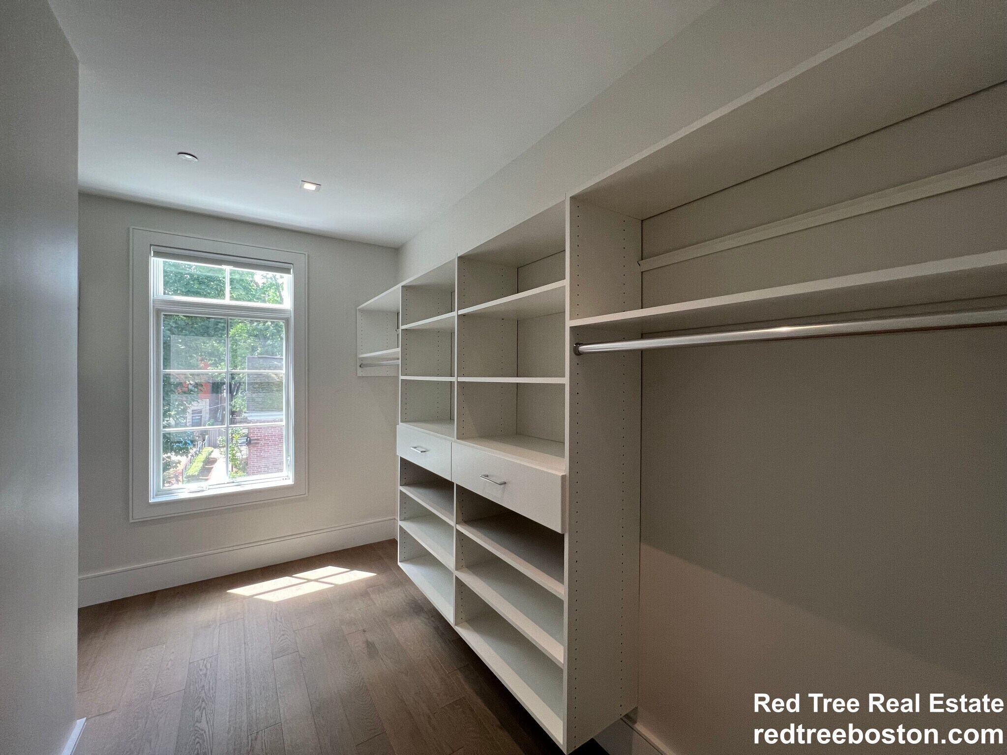 Building Photo - 20 Marion St