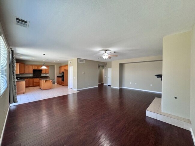 Building Photo - Beautiful Two Story 5 bedroom Home in the ...