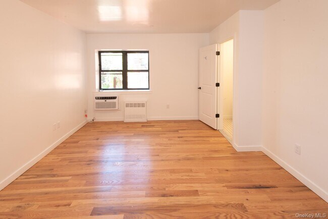 Building Photo - 671 Bronx River Rd