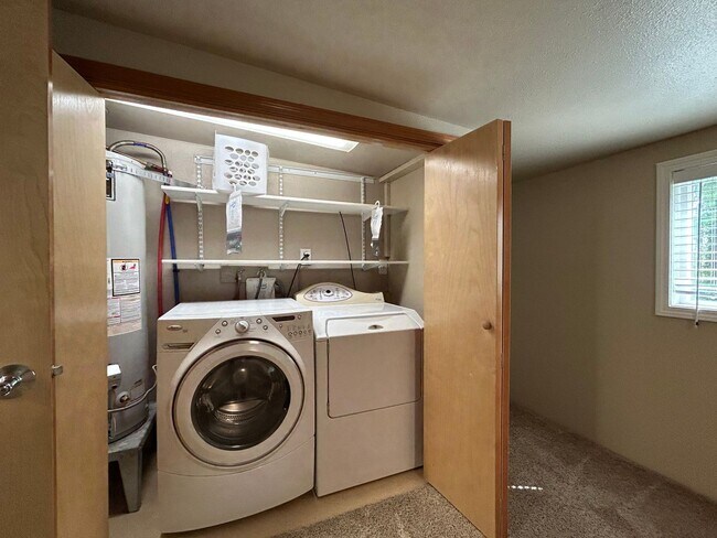 Building Photo - Stunning Views! Secluded 2 Bed, 1 Bath Gem!