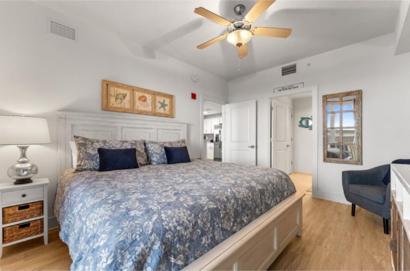 Building Photo - 15928 Front Beach Rd