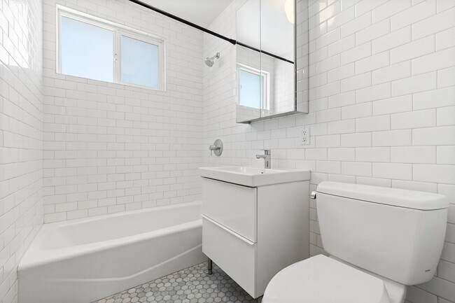 Building Photo - Beautifully updated 1 bed / 1 bath apartment in Echo Park is now available - Includes private par...