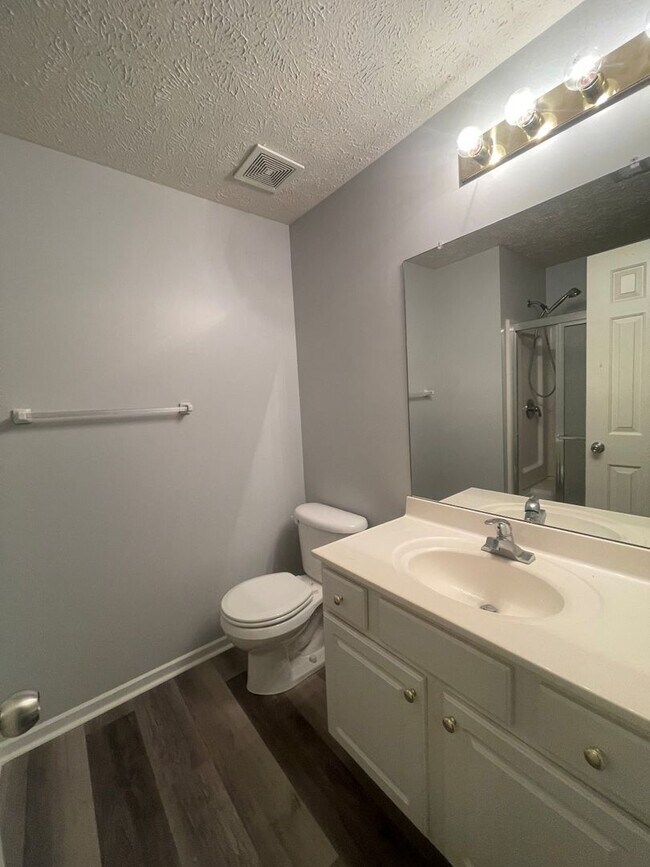Building Photo - New Home For Rent Bellevue!
