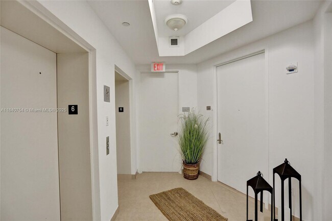 Building Photo - 15901 Collins Ave