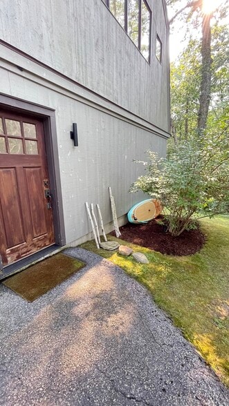 Entrance - Front door - 33 Conant Valley Rd